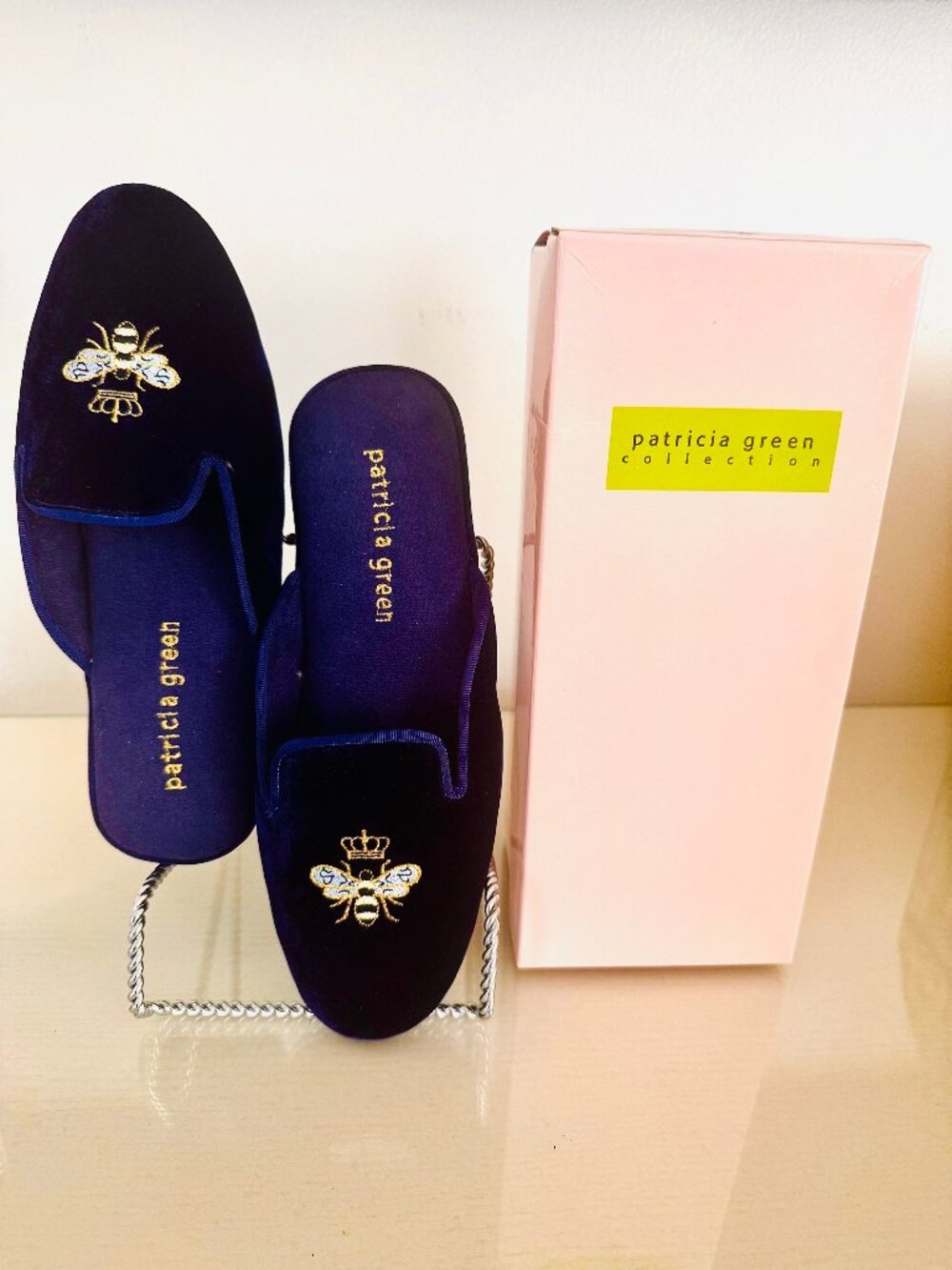 Patricia Green Queen Bee Royal Blue velvet slippers Size 7 NEW in Box